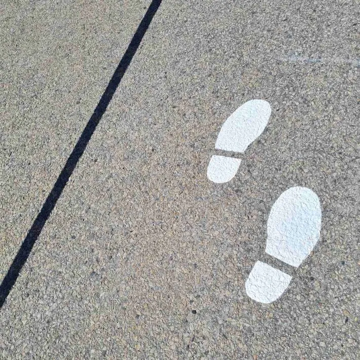 Značení venkovních ploch – stopy