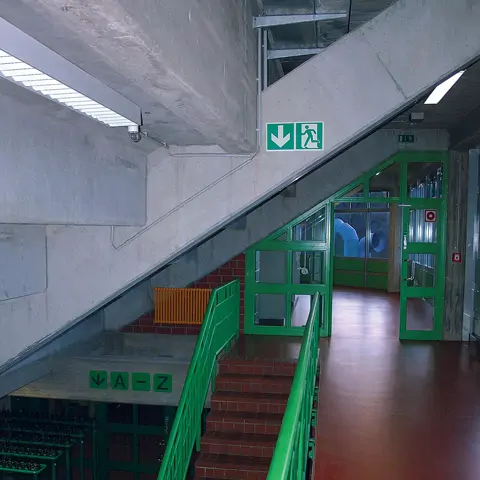 Tabulka – Úniková cesta schody dolů nalevo, 30 × 15 cm, hliník