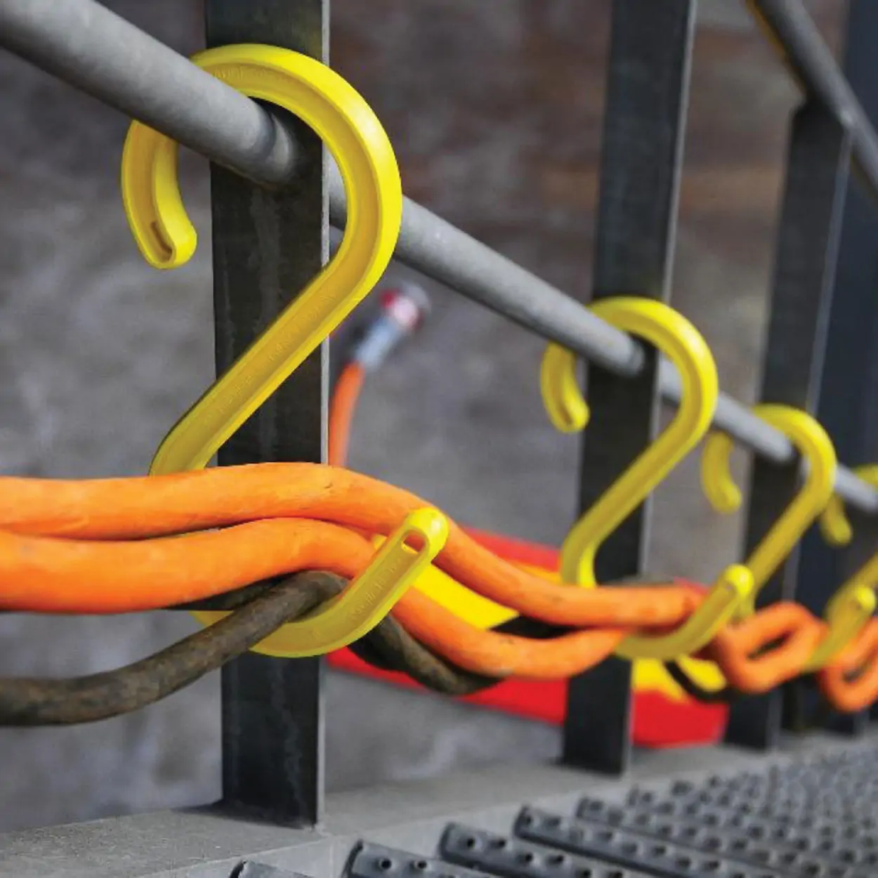 Hák pro bezpečné zavěšení kabelů