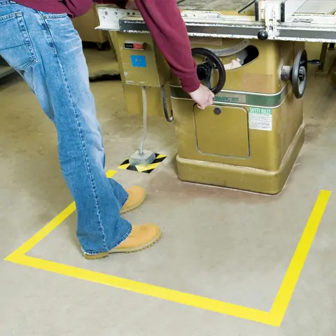 Žlutá odolná podlahová páska, 10 cm – OP 50