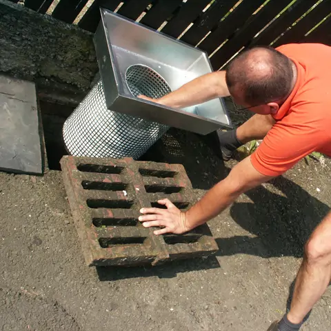 Čtvercový kanalizační lapol, 35 × 35 × 50 cm